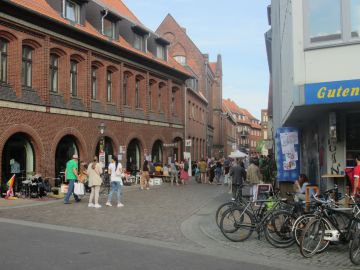 Katzenstraßenfest 2022, links im Bild: das mosaique