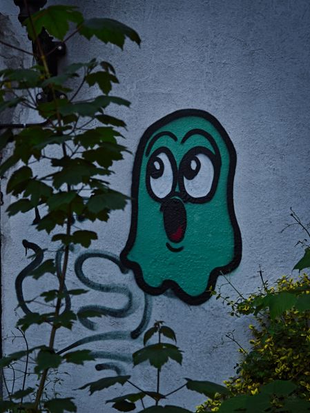 Datei:Graffitigeist Baumstraße.jpg